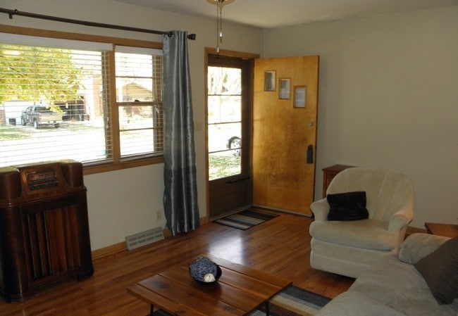 Building Photo - 2538 S 55th St