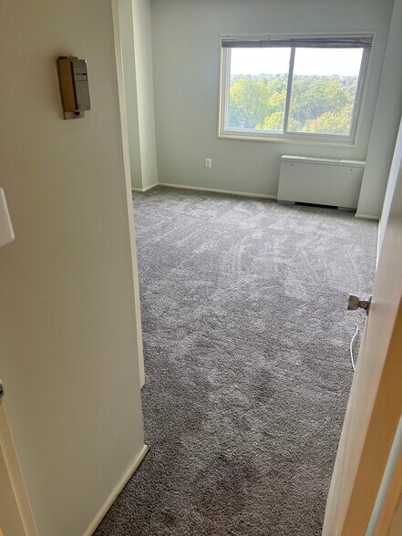 Building Photo - 1111 University Blvd W