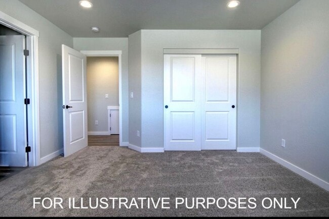 Building Photo - Newer Central Point 3 Bedroom / 2.5 Bath with views of the Table Rock