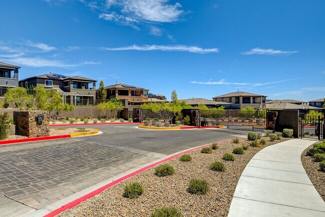 Building Photo - Stunning Fully Furnished 5-Bedroom Home in...