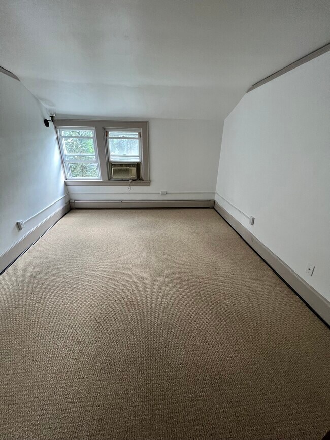 Building Photo - 216 Academy St