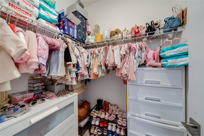 Building Photo - 561 NE 5th Terrace