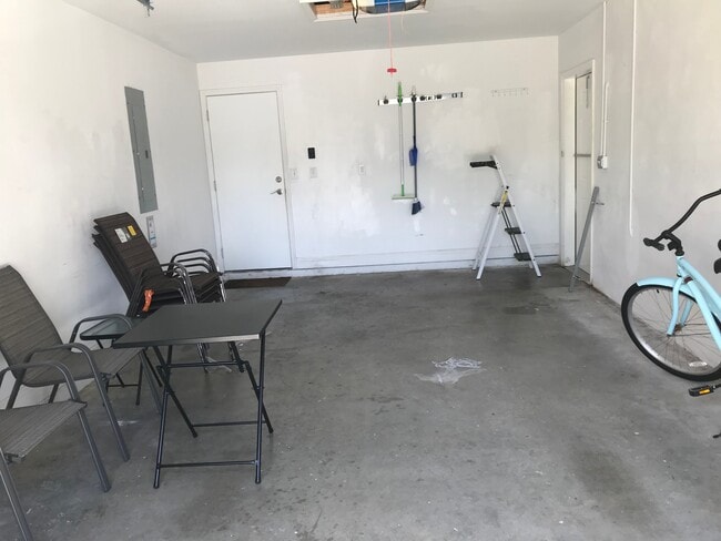 one car garage - 1473 NE 48th St