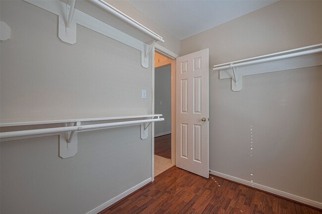 Building Photo - 4707 Gladesdale Park Ln