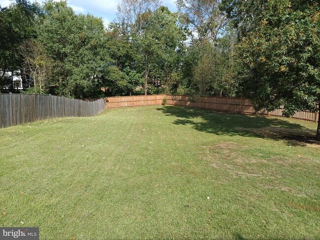 Building Photo - 345 Silver Ridge Dr