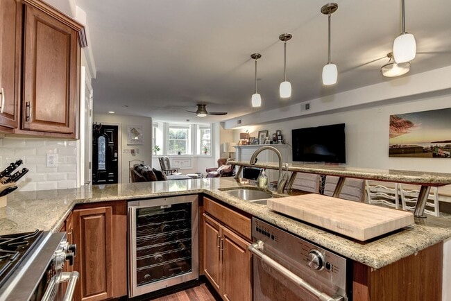 Building Photo - Historic Victorian Charm Meets Modern City Living — 1 BR + Den / 2 BA in Columbia Heights