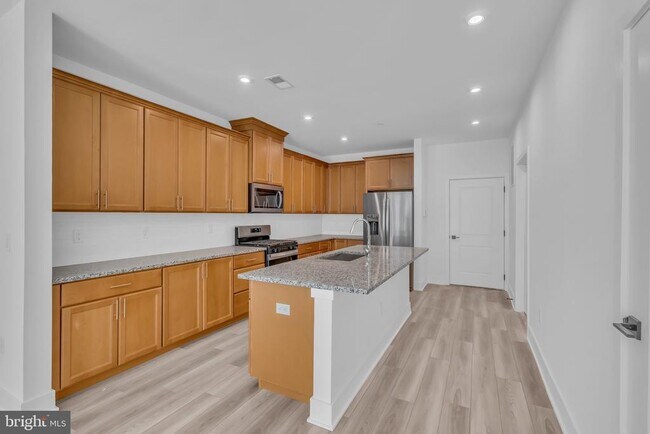 Building Photo - 8102 Donatello Dr