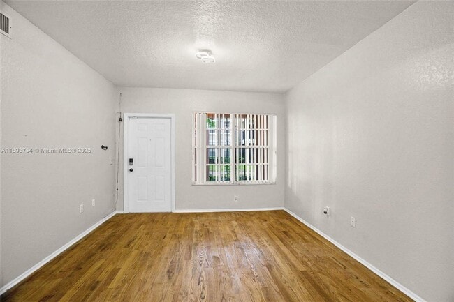 Building Photo - 1008 Belmont Ln