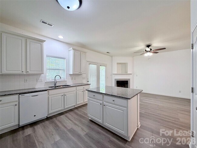 Building Photo - 10968 Princeton Village Dr