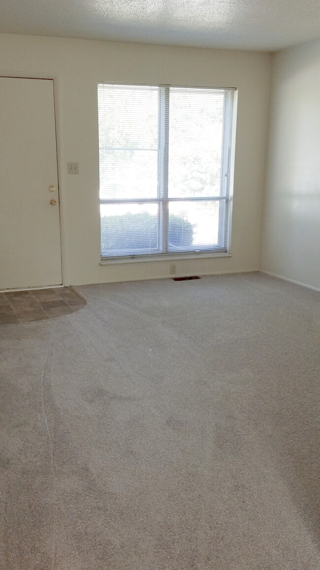 Building Photo - 2107 Bartlett St