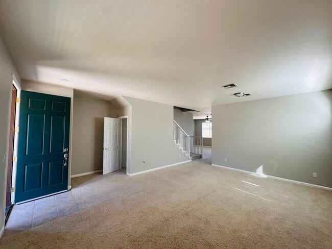 Building Photo - Full Bedroom and Bathroom Downstairs