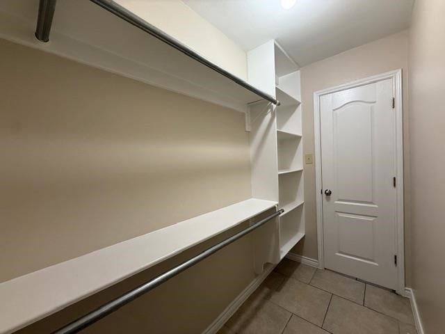 Building Photo - 2720 Camelot Dr