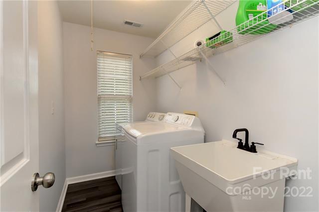 Building Photo - 517 Chadmore S Dr