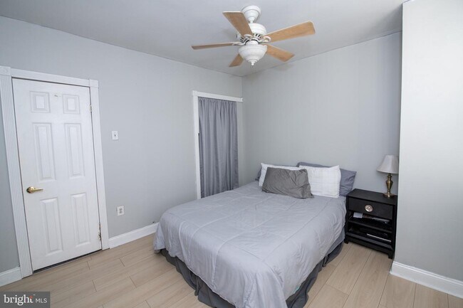 Building Photo - 2634 Edgemont St