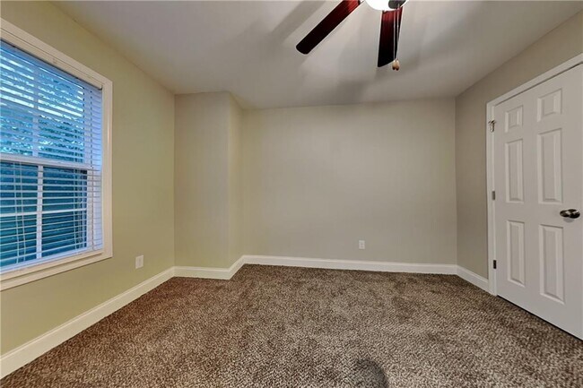 Building Photo - 4915 Wycliffe Dr SW