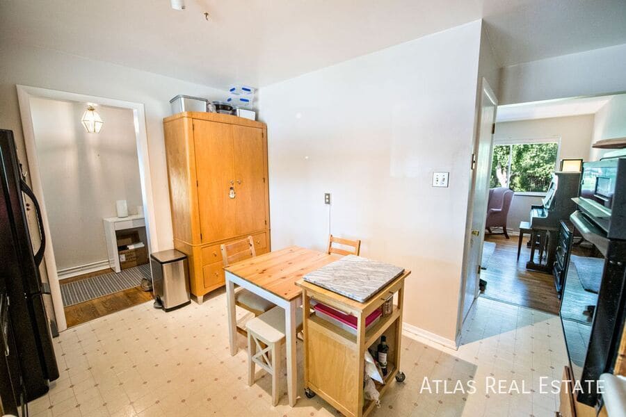 Building Photo - 681 S Holly St