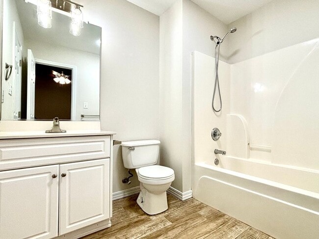 Building Photo - 327 Greendale Pl