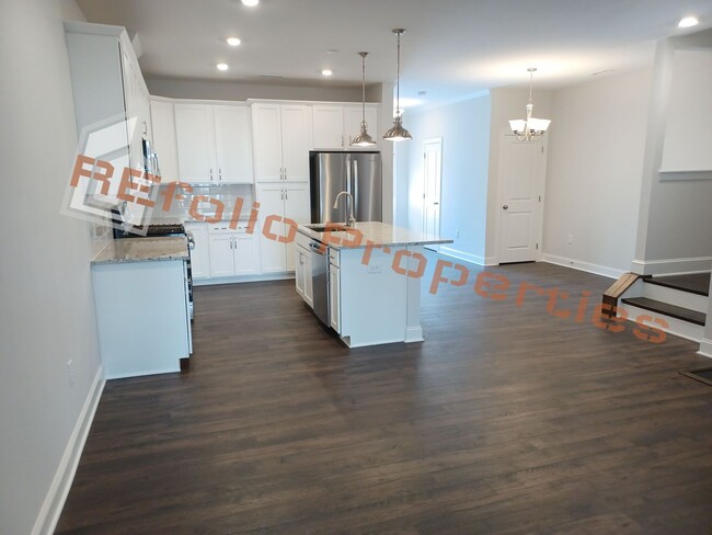 Building Photo - Gorgeous 3 Bedroom, 2.5 Bath,  1-Car Garag...