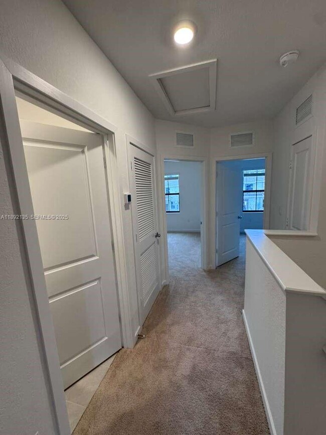 Building Photo - 1549 NE 3rd Ave