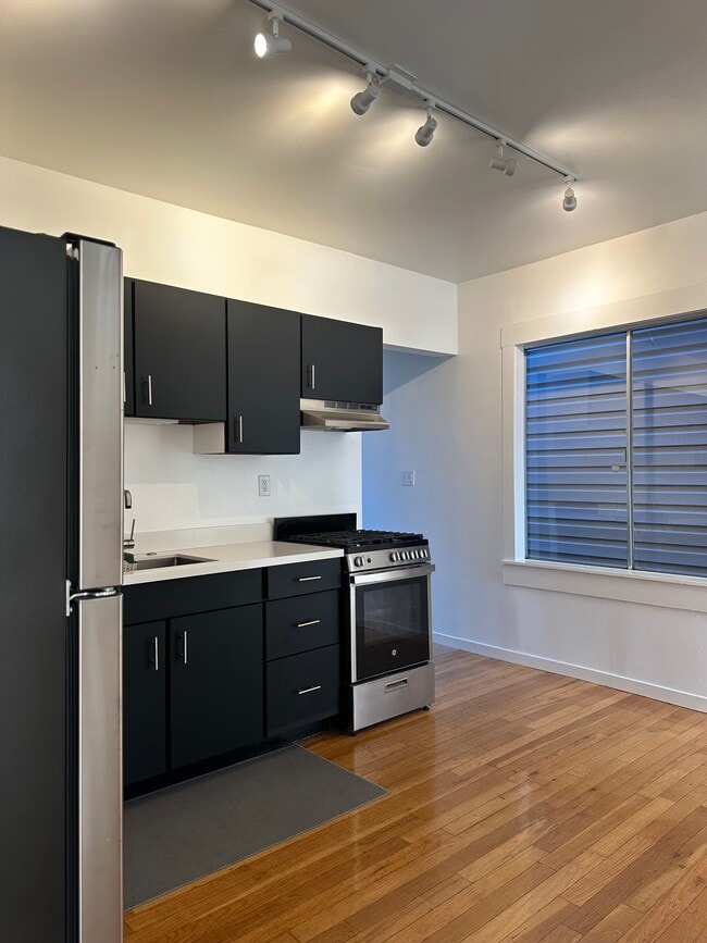 Building Photo - 1367 De Haro St