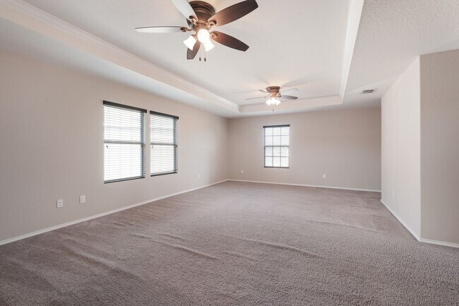 Building Photo - Bright & Spacious Home in Comal ISD