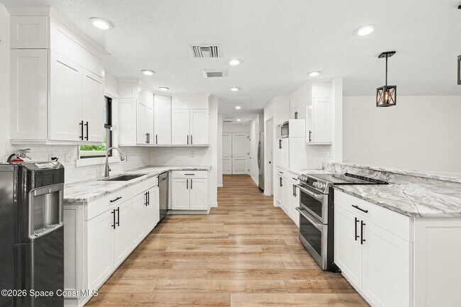 Building Photo - 3200 N Tropical Trail