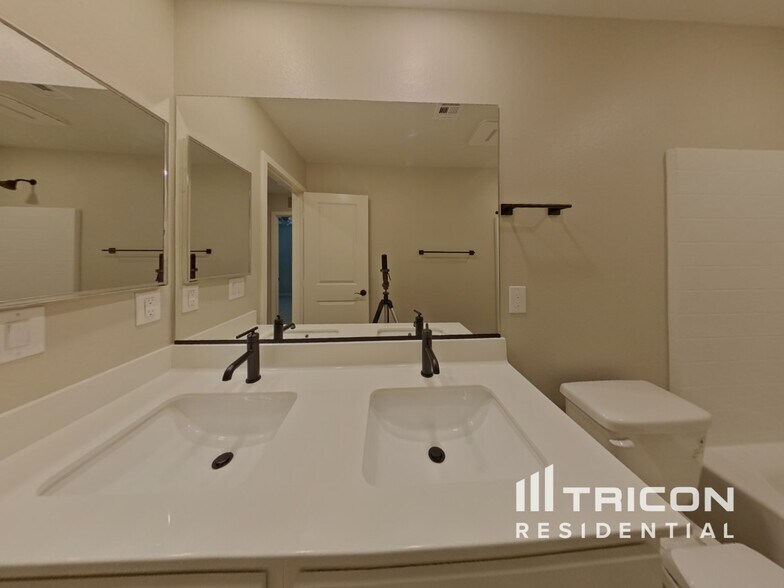 Building Photo - 6743 Palmer Crst St