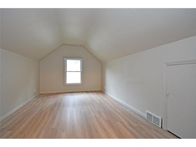 Building Photo - 155 Benton Ave