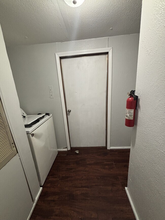 Building Photo - 219 Cherry Tree Dr