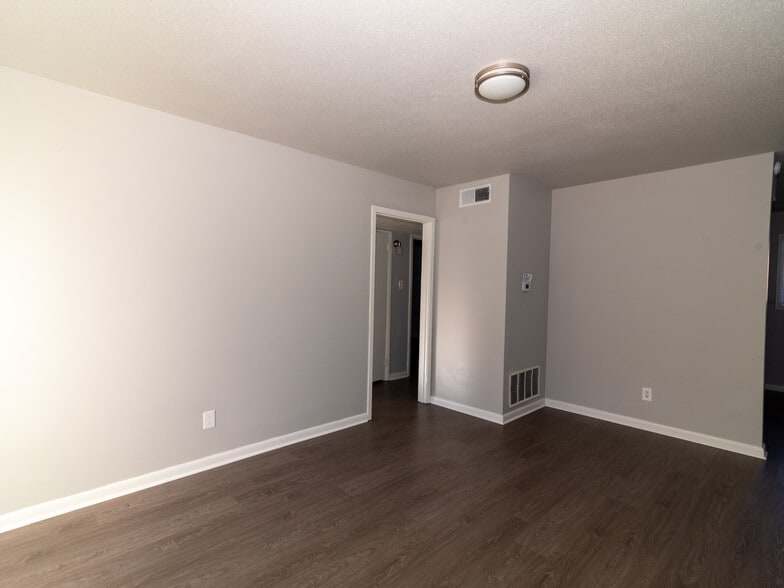 Building Photo - Rosewood Apartments