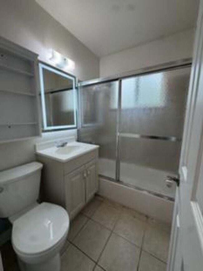 Building Photo - Spacious 5 Bedroom Home Near UNC with Large Yard & Off-Street Parking