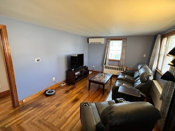 Building Photo - 375 Elm St