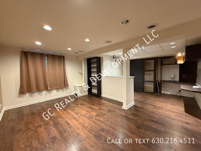 Building Photo - 308 Windsor-Unit A