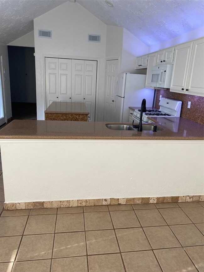 Building Photo - 2023 Havenhouse Dr