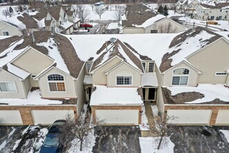 Building Photo - Great Townhouse in a Great Location