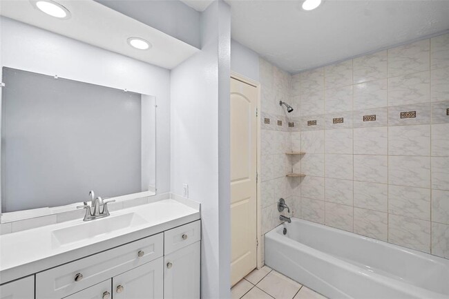 Building Photo - 13163 High Star Dr