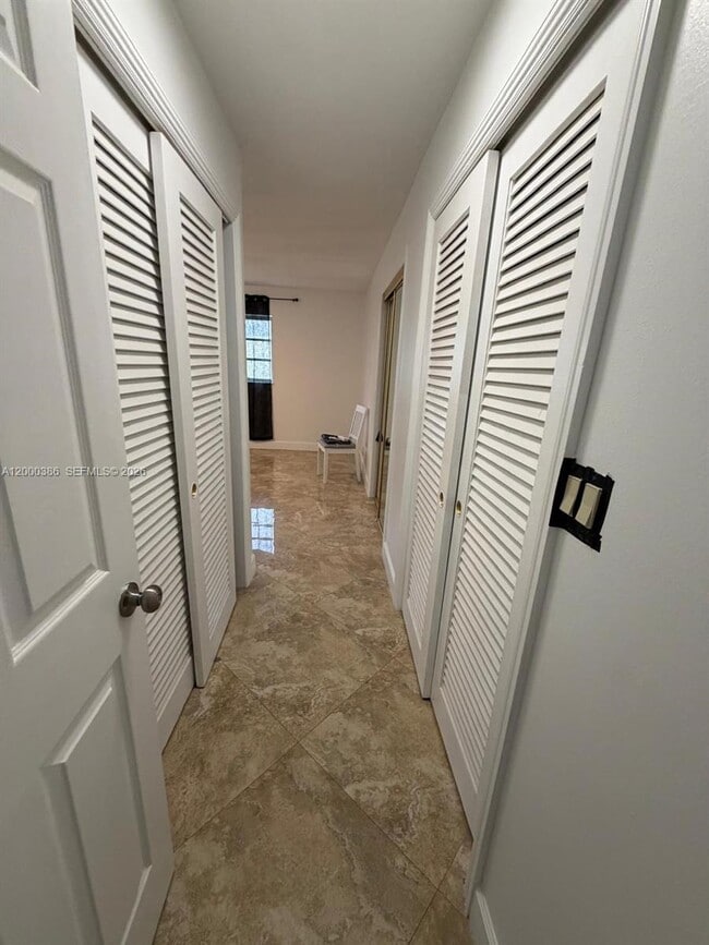 Building Photo - 219 NE 14th Ave