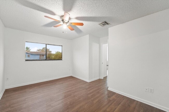 Building Photo - 4749 Holly Lake Dr