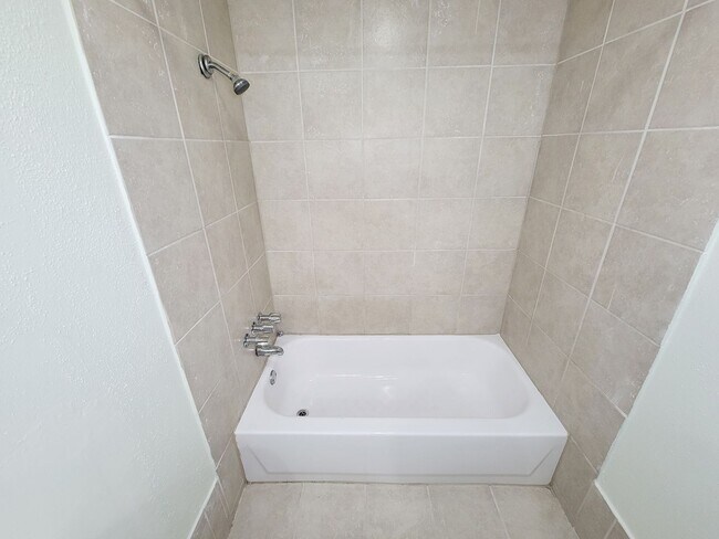 Building Photo - NICE 3 BEDROOM 2 BATH RENTAL HOME IN CY FA...