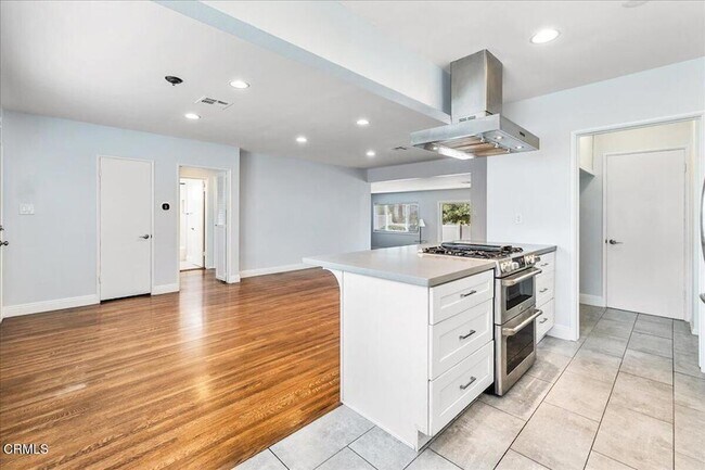 Building Photo - 2701 Jolley Dr