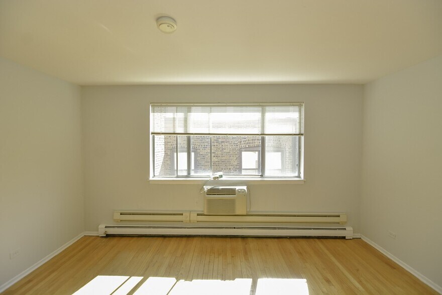 Building Photo - 663 W Wrightwood