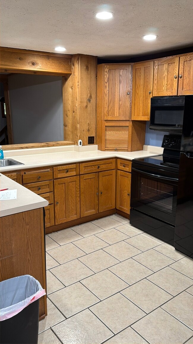 Building Photo - 2438 Heston Dr