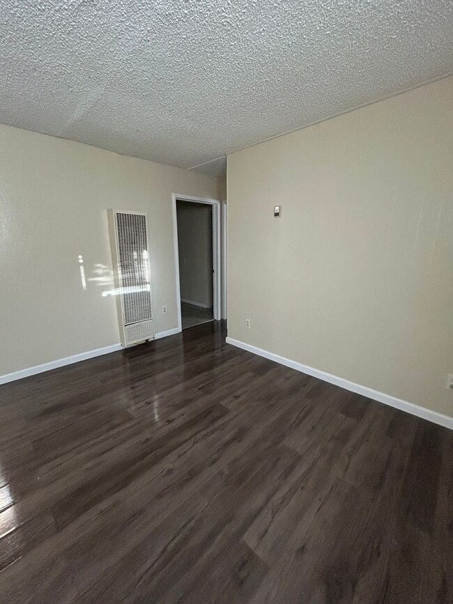 Building Photo - Remodeled  2 bedroom 1 bath