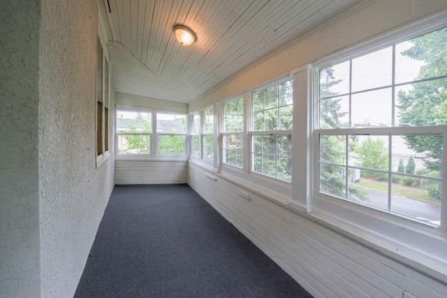 Building Photo - 2418 3rd St NE