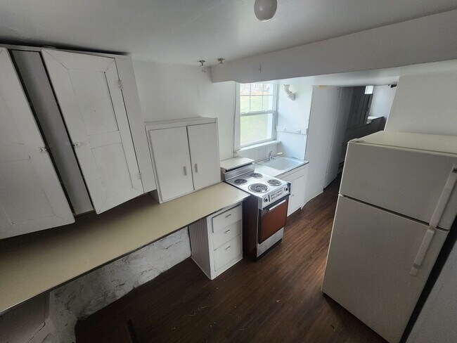 Building Photo - 455 NE Campus St