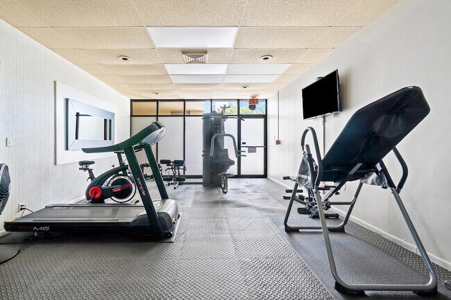 Building Photo - 2400 Presidential 204 Way