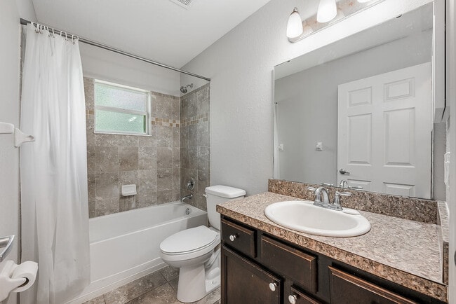 Building Photo - 304 Woods Landing Dr