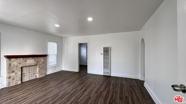 Building Photo - 1709 W 70th St