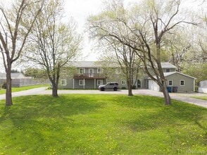 Building Photo - 9492 Linden Rd