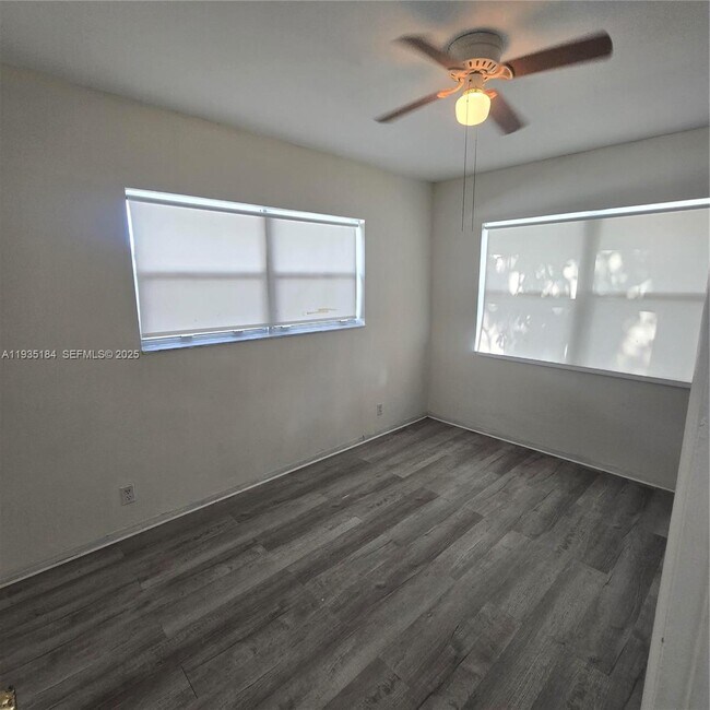 Building Photo - 108 SE 10th Ave